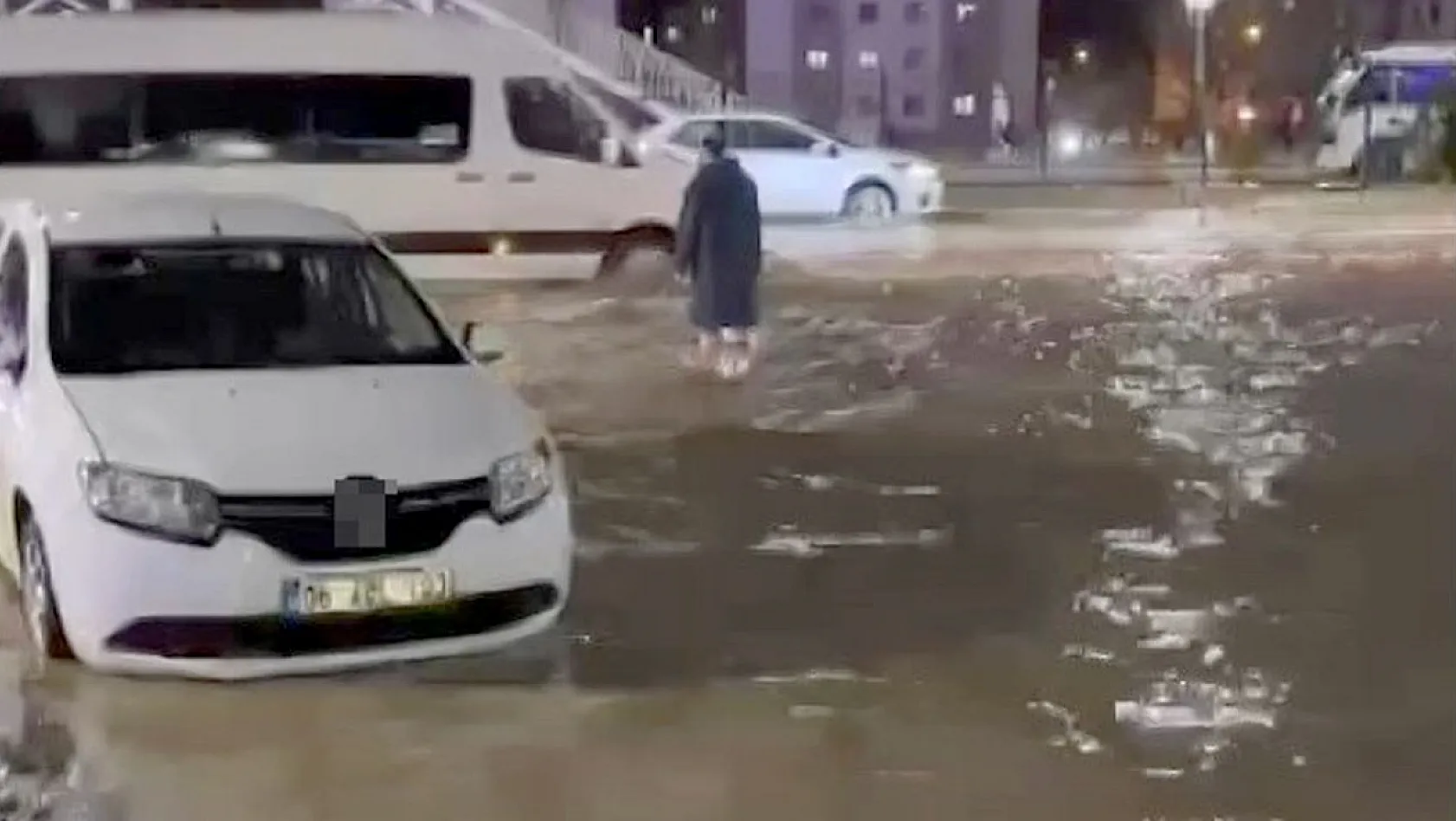 Elazığ'da sağanak yağış etkili oldu