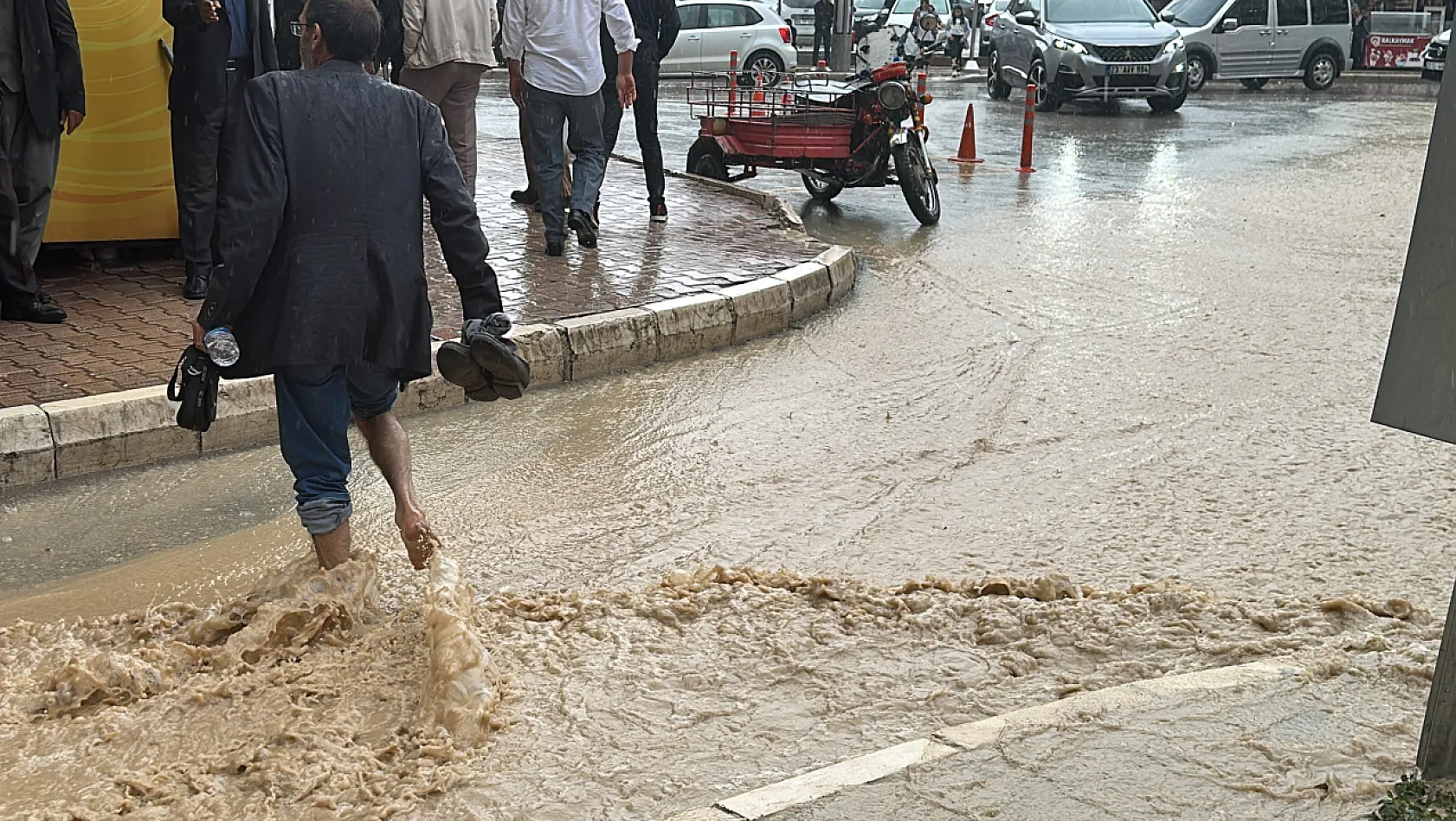 Elazığ'da şiddetli yağış etkili oldu
