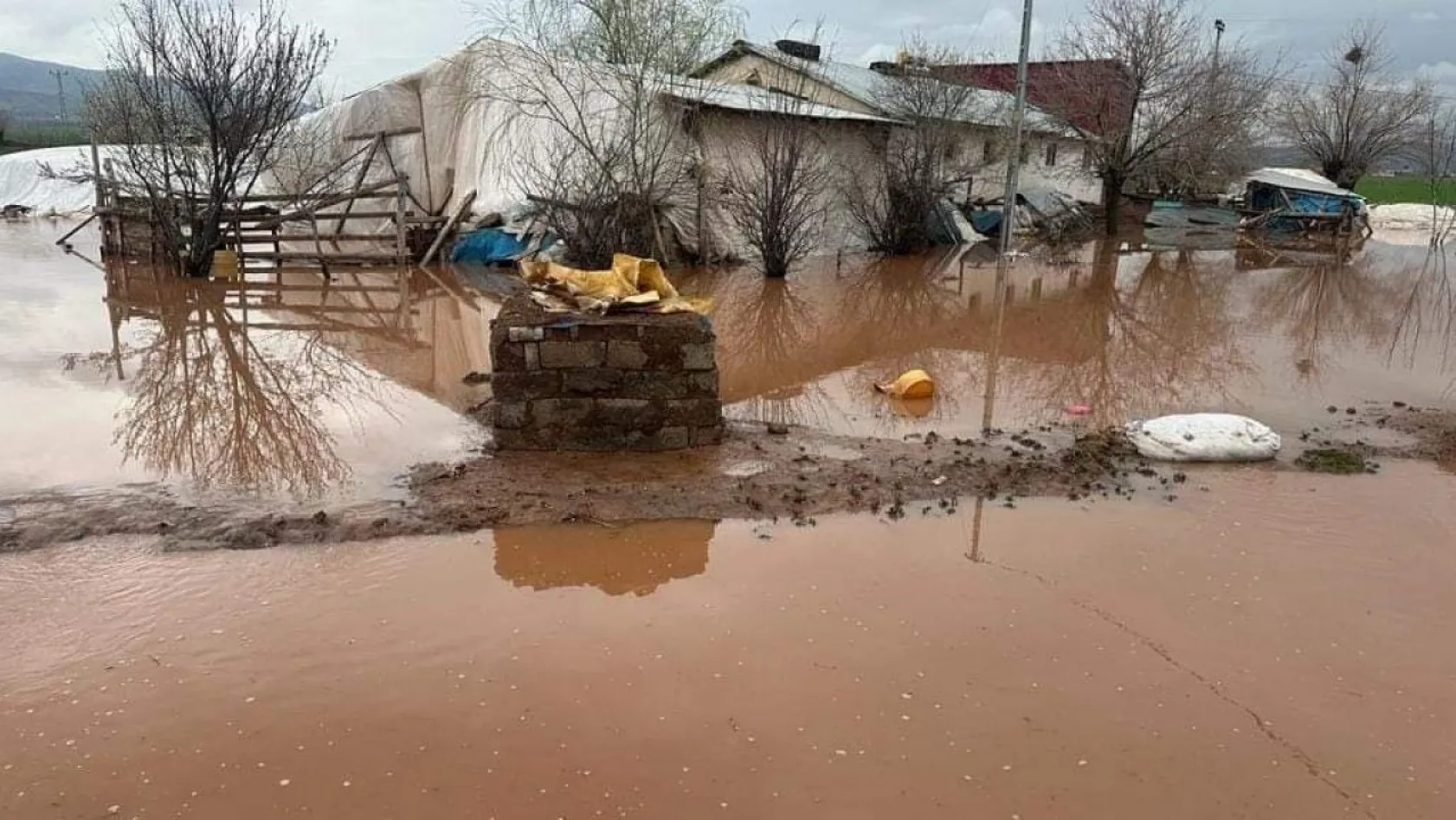 Elazığ'da tarım arazileri sular altında kaldı!