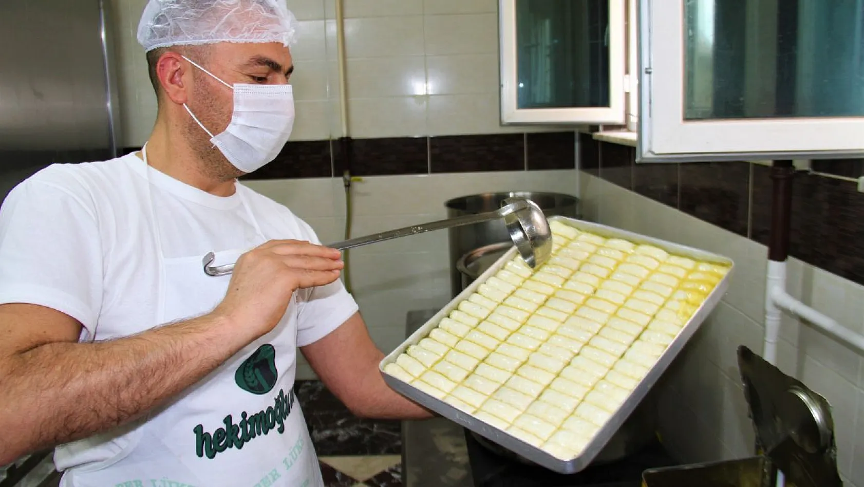 Elazığ'da tatlıcıların 'bayram mesaisi' başladı
