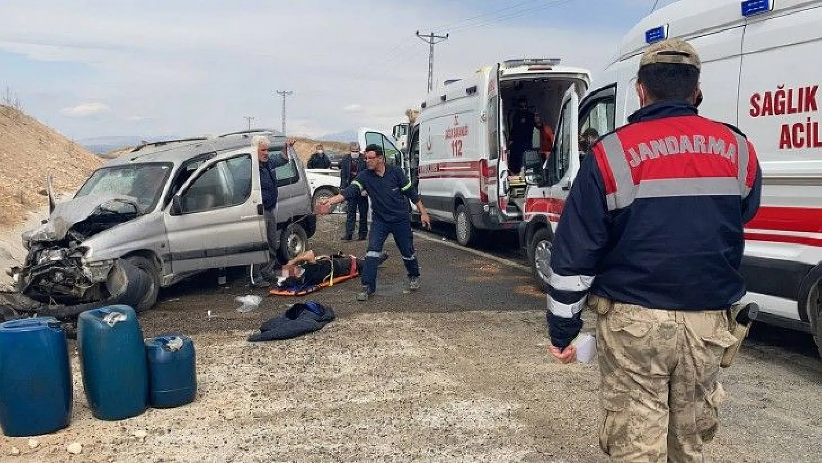 Elazığ'da trafik kazası: 4'ü çocuk 8 yaralı