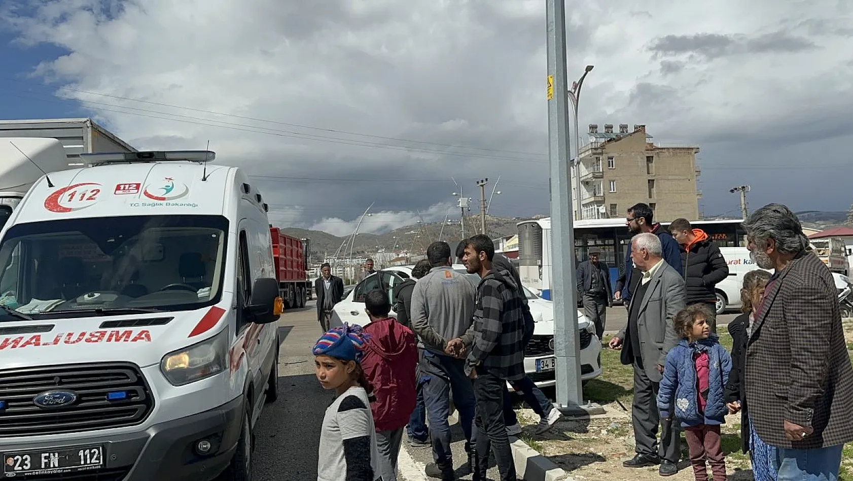 Elazığ'da trafik kazası! Yaralılar var