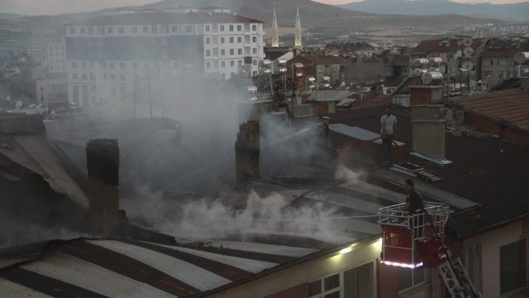 Elazığ'daki yangın söndürüldü