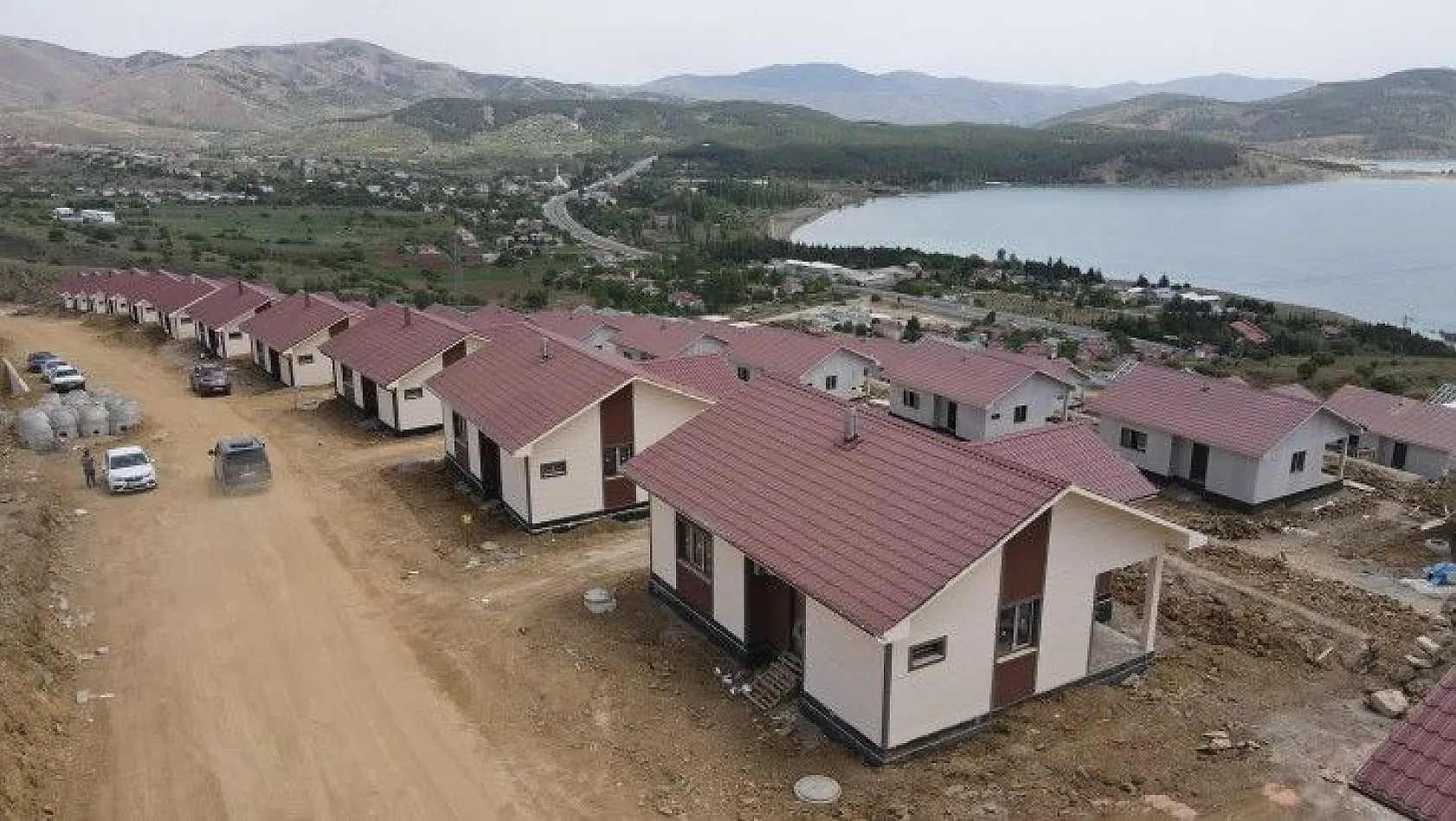 Elazığ'ın 300 köyünde çelik konutlar yükseliyor