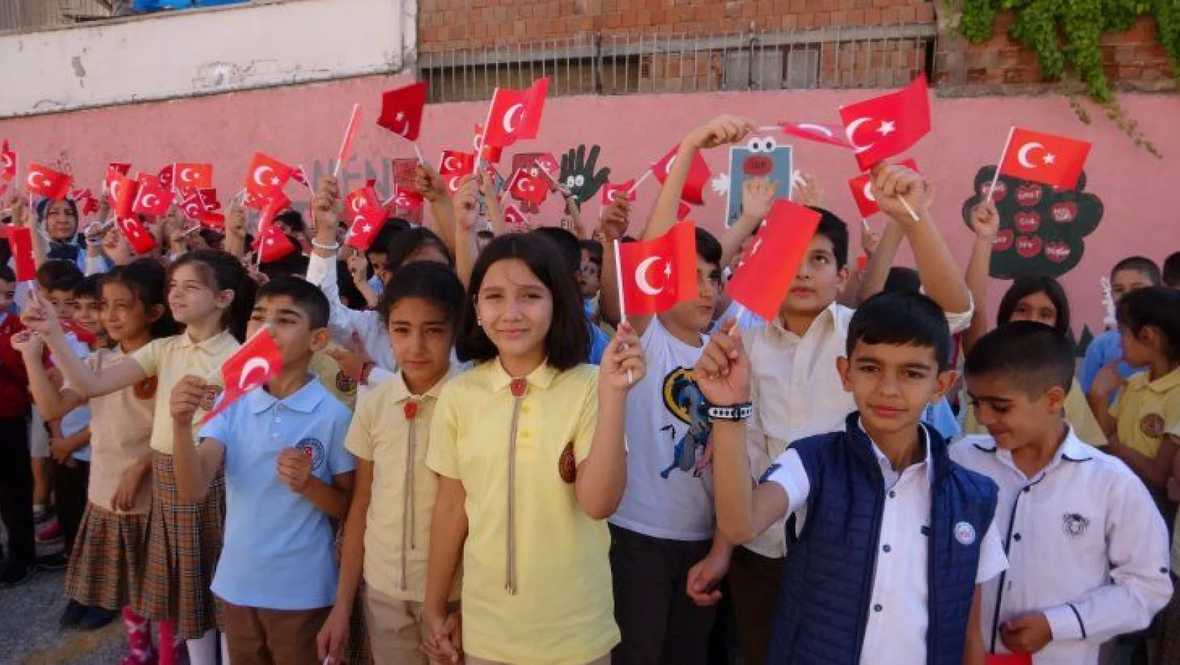 Elazığ'da 112 bin öğrenci ders başı yaptı