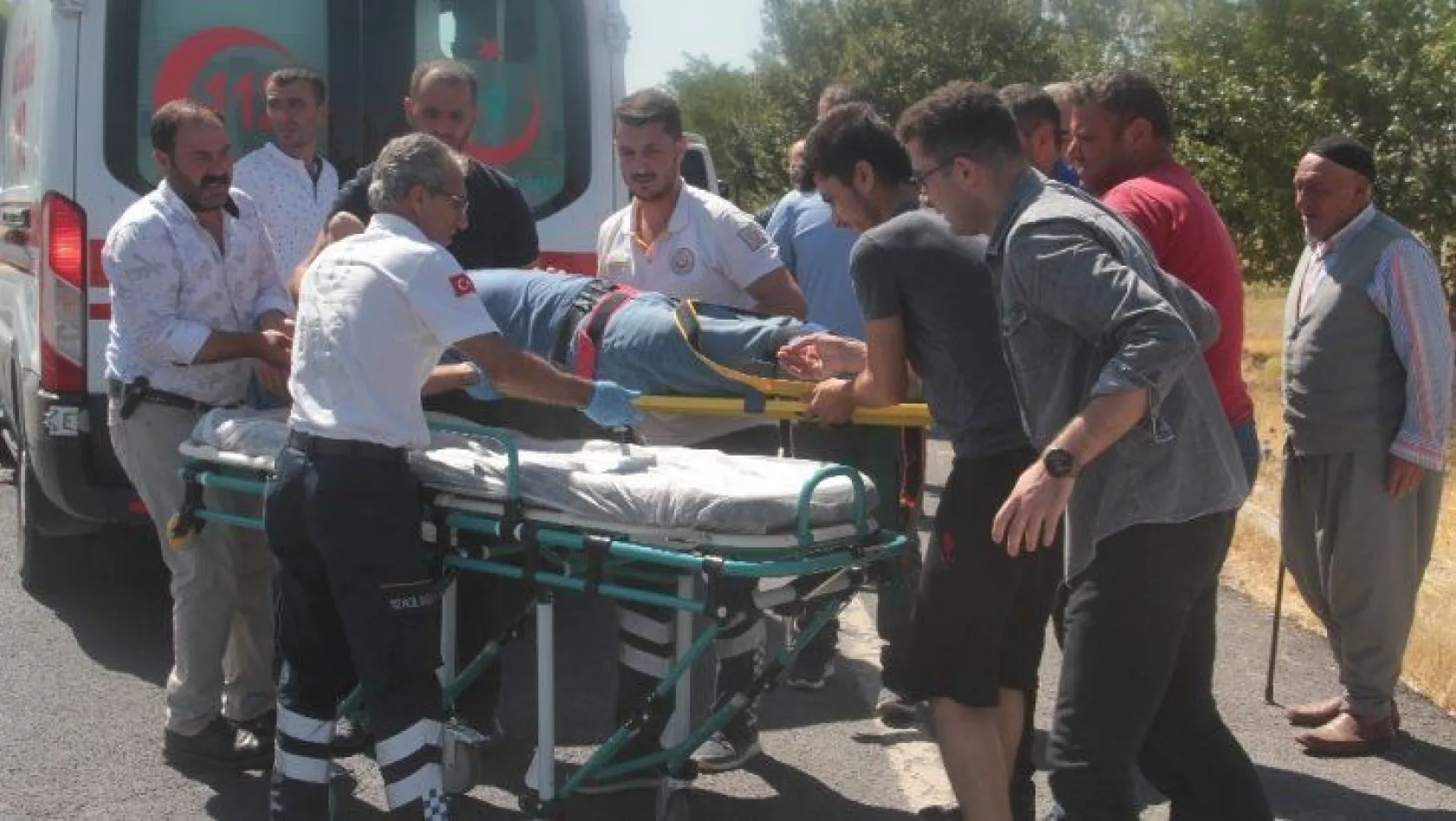 Elazığ'da iki otomobil çarpıştı! Yaralılar var