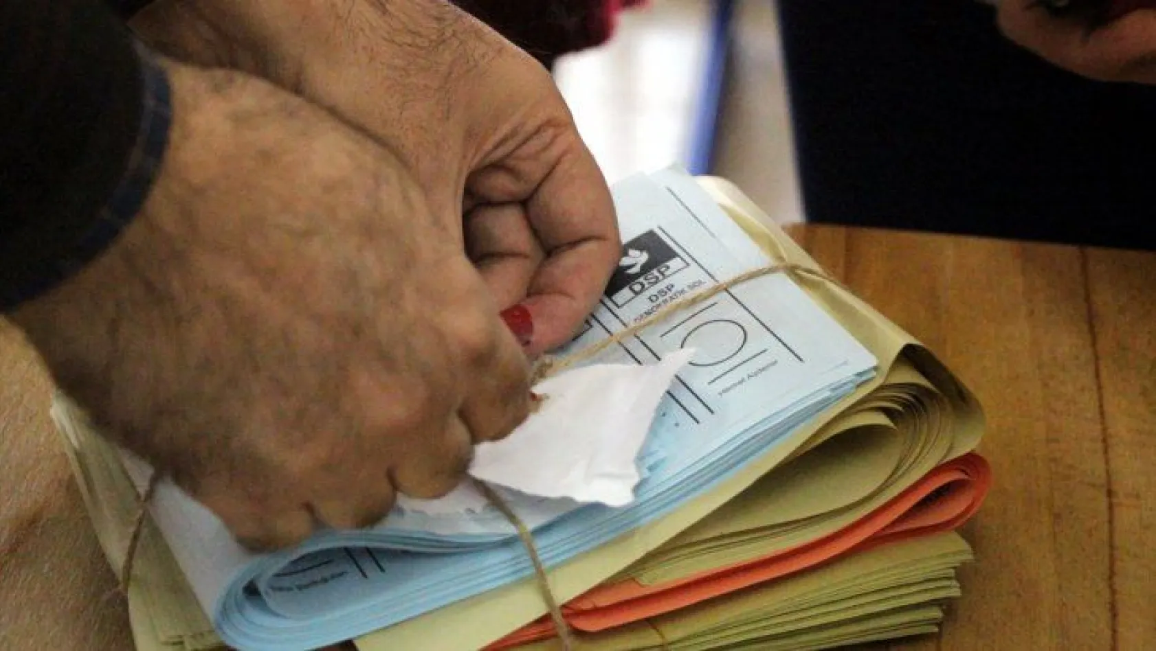 Elazığ'da oyların sayımına başlandı