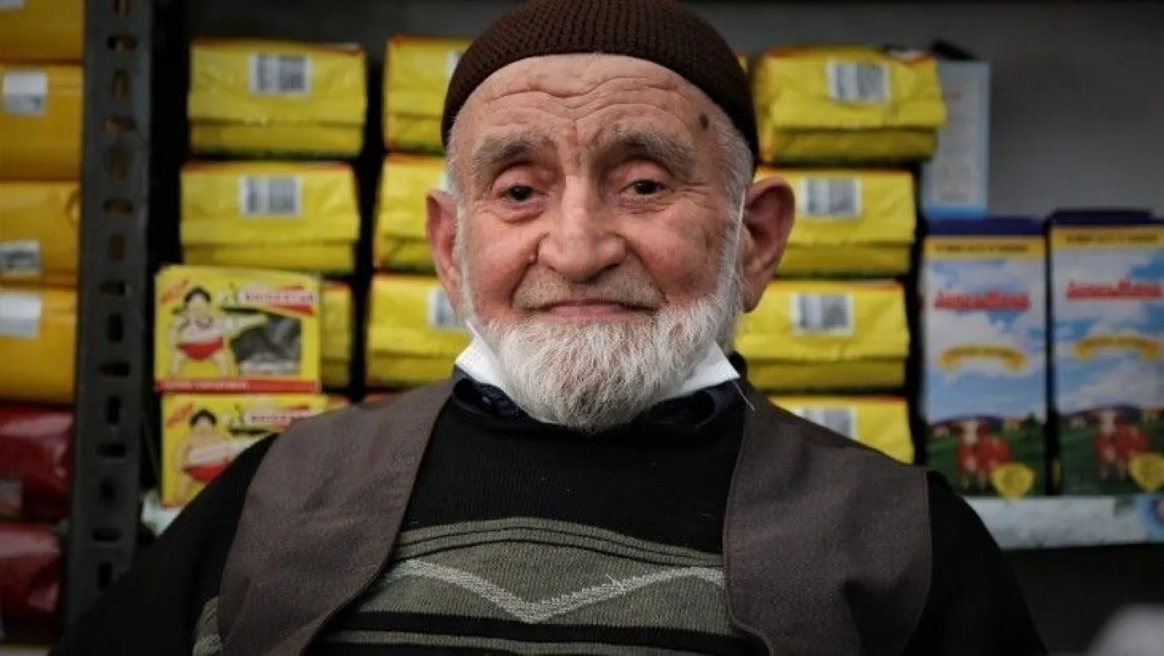 Elazığ'ın en yaşlı esnafı 85 yaşında işinin başına döndü