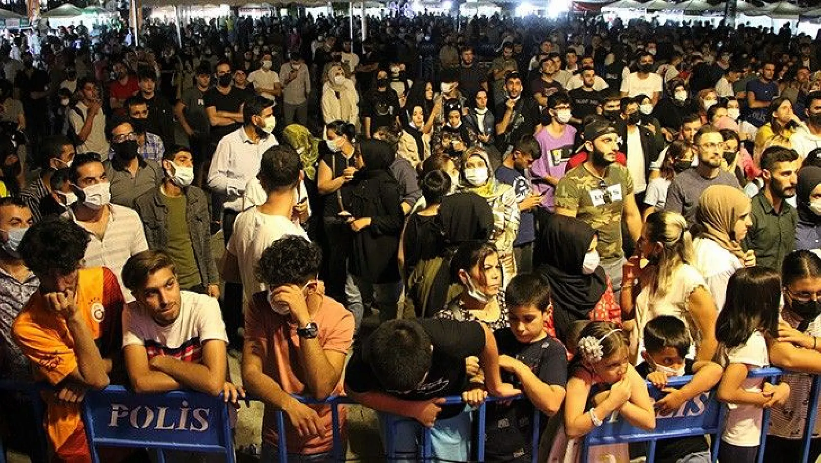 Elazığlılar Salçalı Köfte Festivalinde Zafer Döner'le coştu