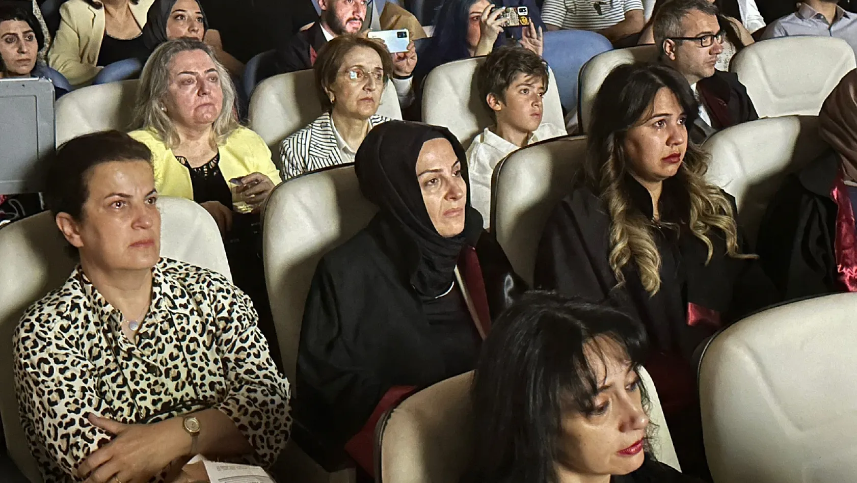 FÜ'de gözyaşları sel oldu