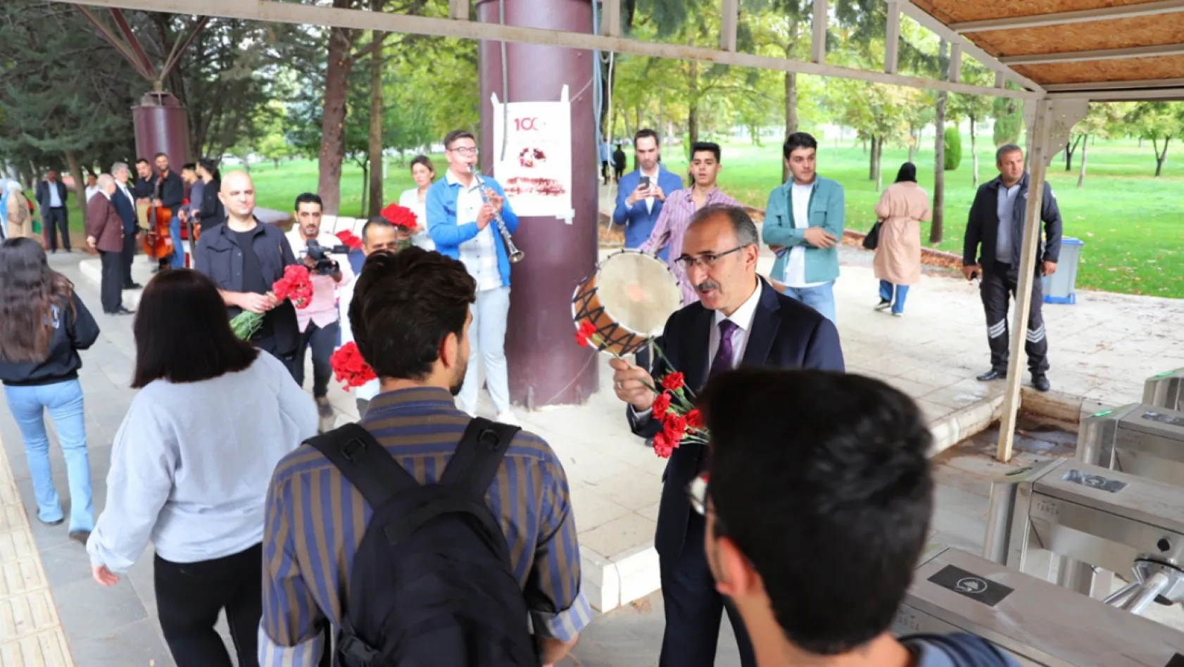 FÜ'de yüz yüze eğitim bugün itibariyle başladı