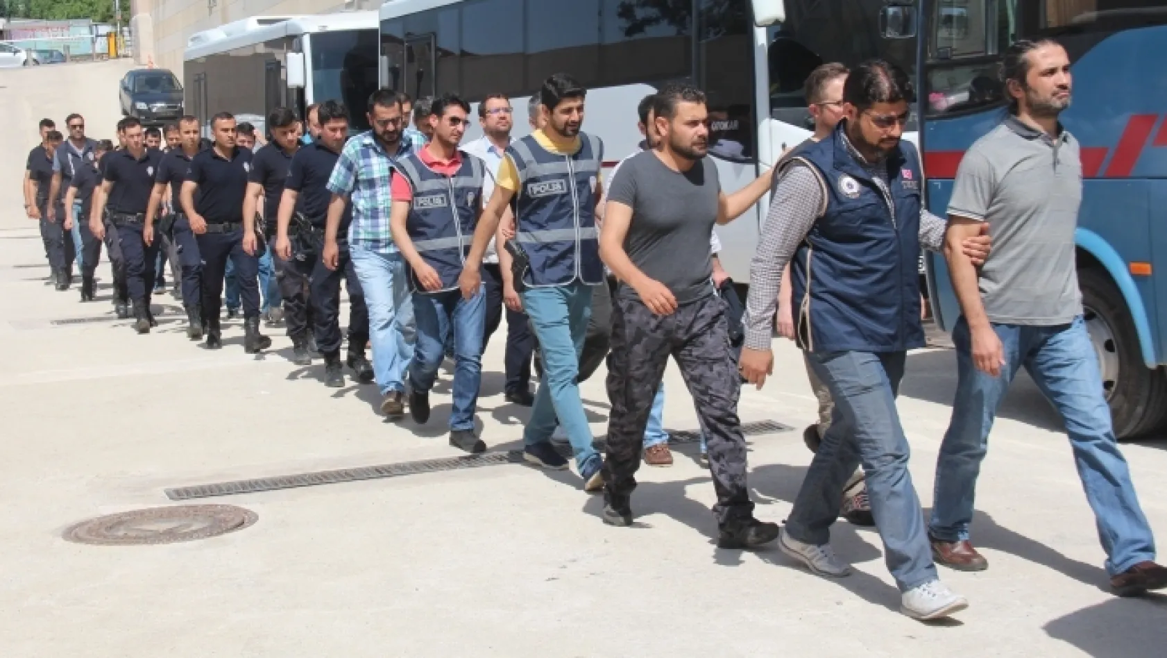 Elazığ merkezli FETÖ operasyonunda 18 kişi adliyeye sevk edildi
