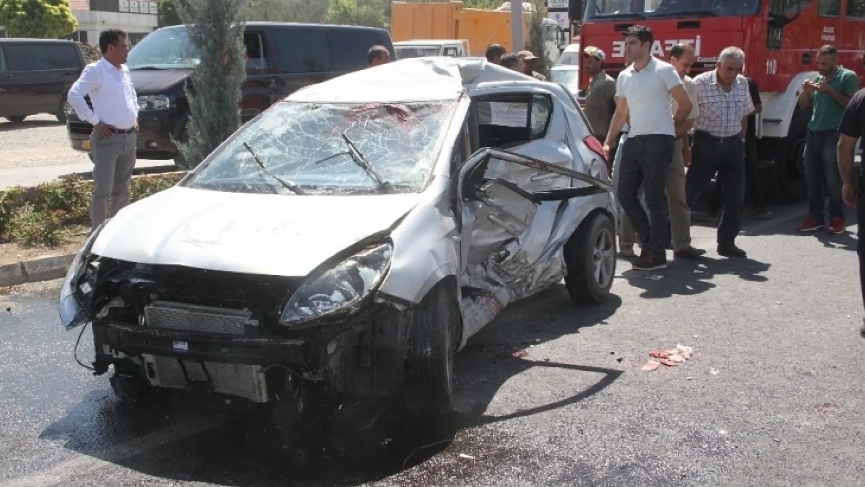 Elazığ'da tatile gelen gurbetçi aile kaza yaptı: 4 yaralı