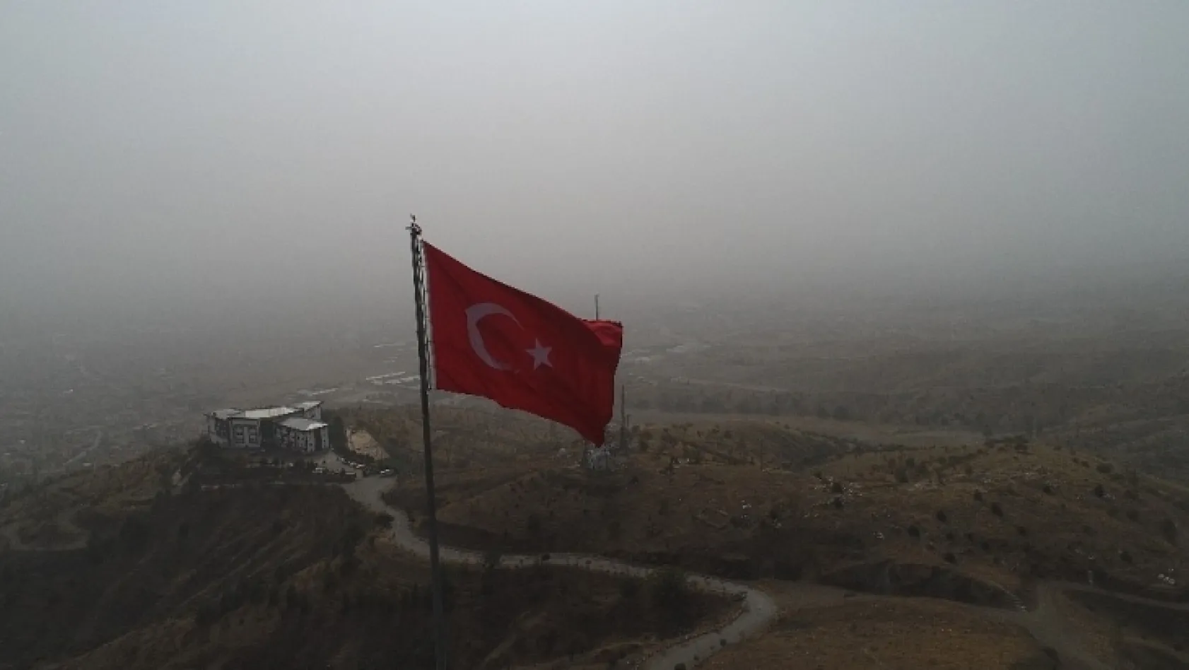 Elazığ'da toz bulutu etkili oluyor