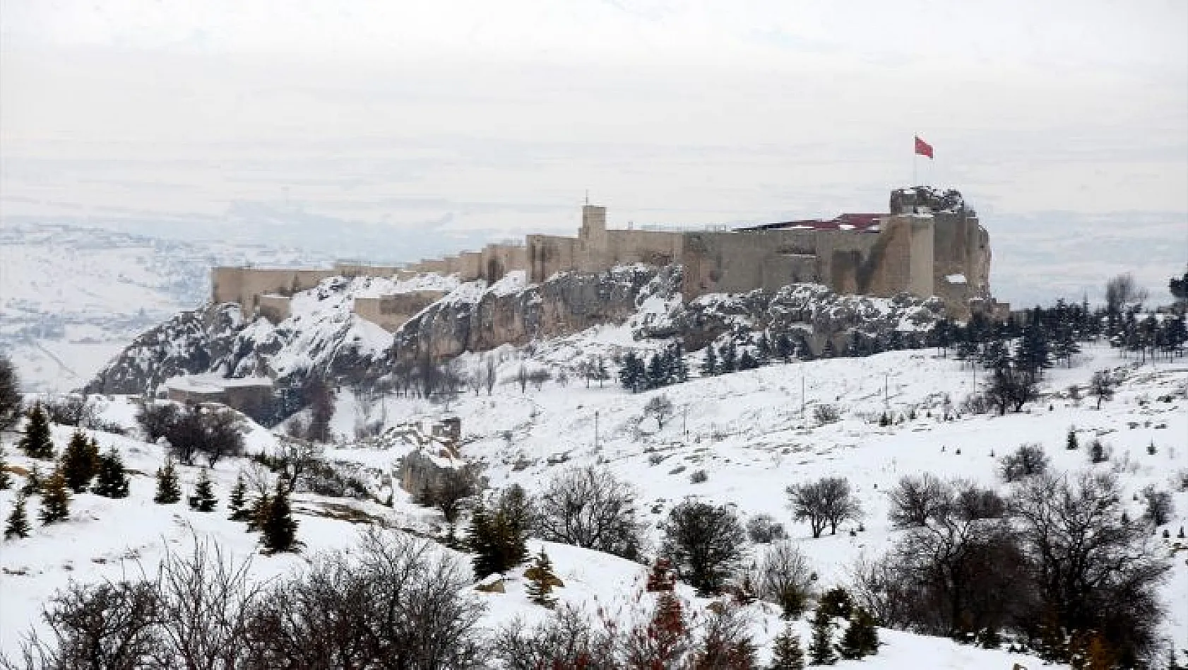 Harput, kar yağışıyla birlikte göz kamaştırdı