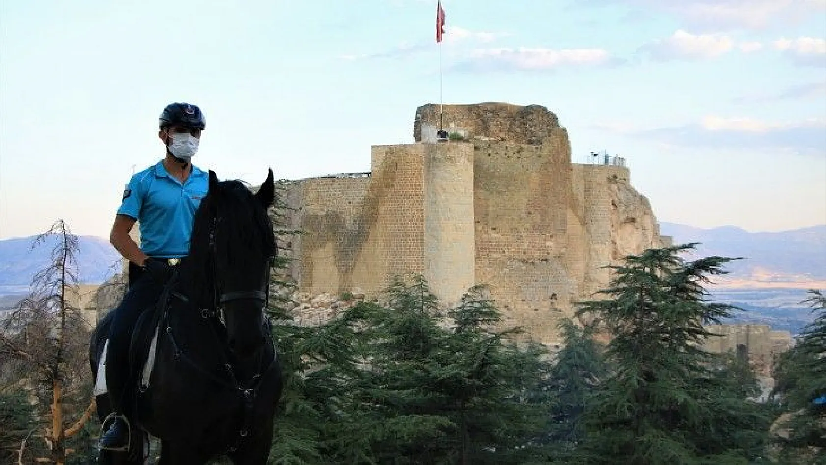 Harput'ta atlı jandarma timlerine yoğun ilgi