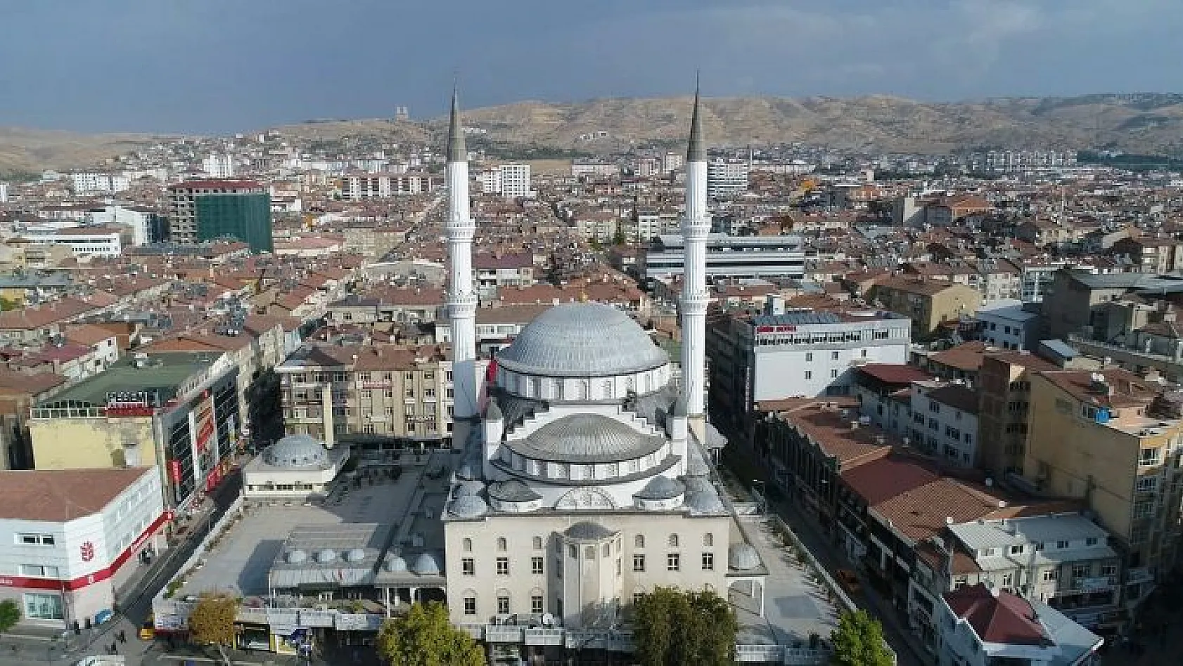 İzzetpaşa Camii Ramazan'a hazır