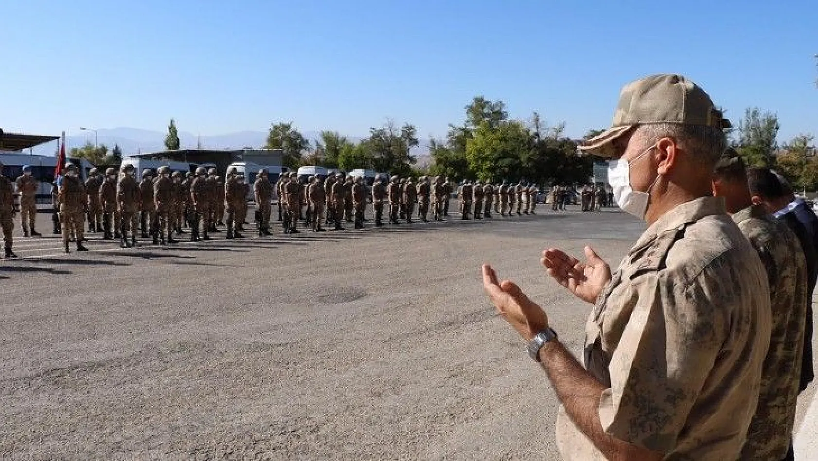 Kahraman komandolar dualarla Suriye'ye uğurlandı