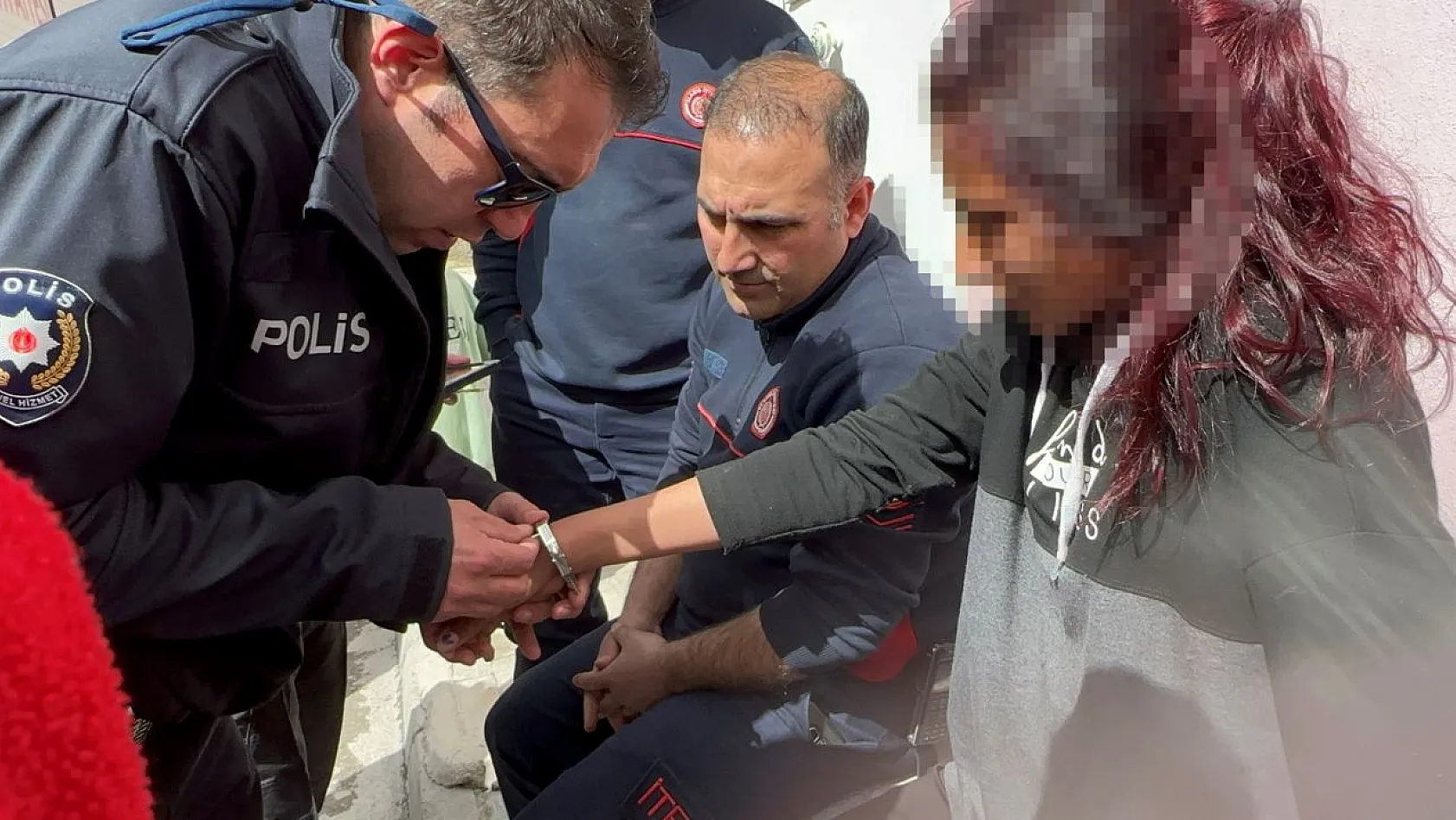 Kelepçeyi çıkartmak için ekipler seferber oldu