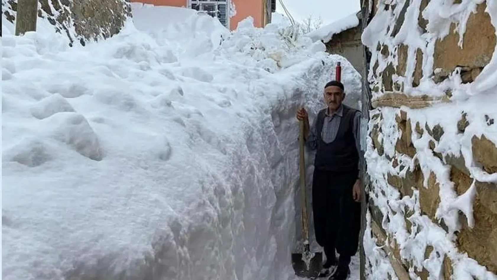 Komşularına gitmek için tünel açtılar
