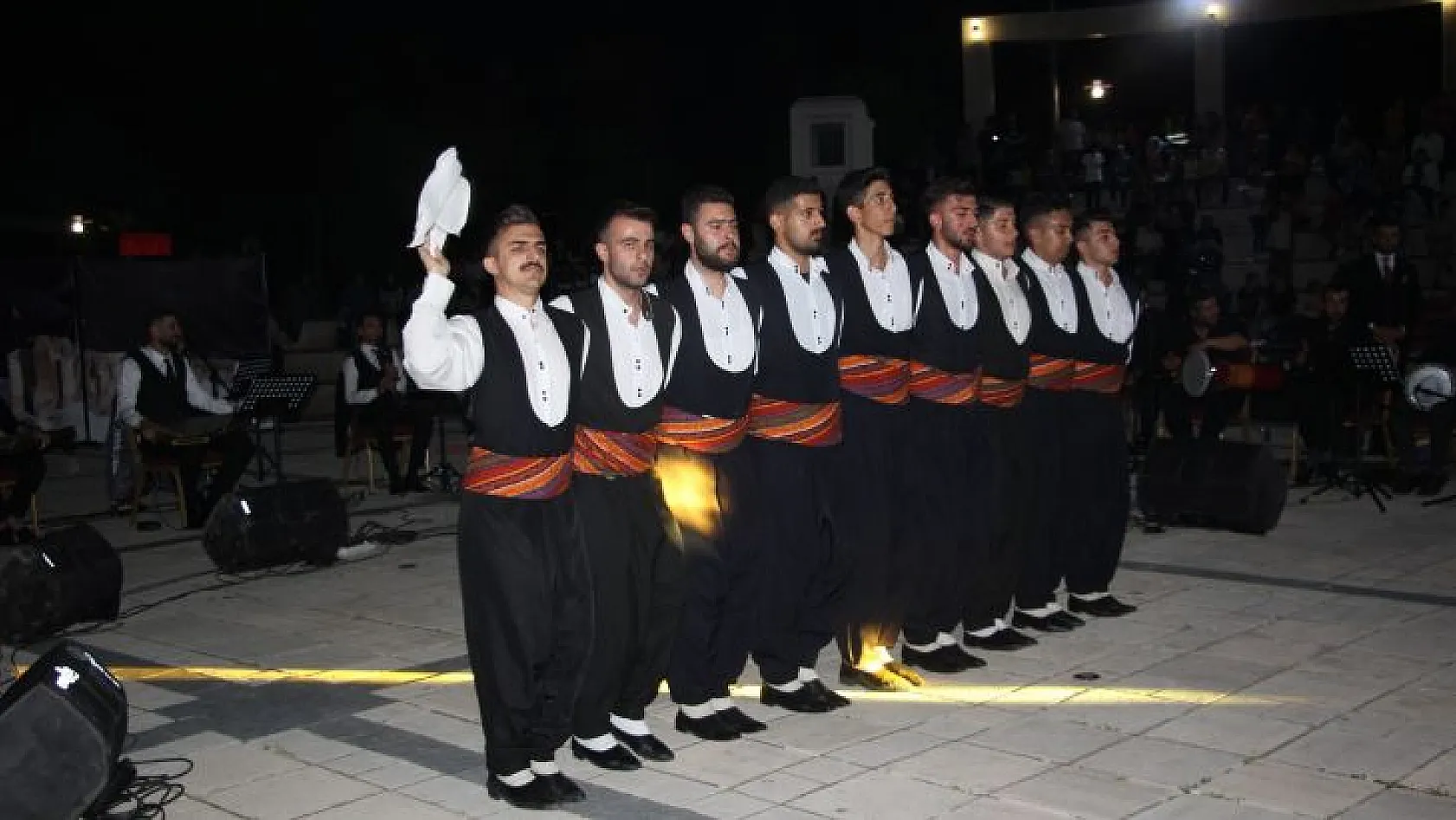 Kürsübaşı konseri kulakların pasını sildi