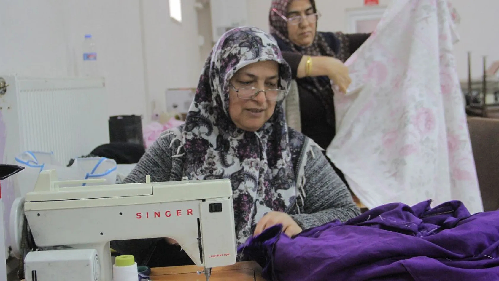 Mahalledeki sosyal tesis kadınlara iş kapısı oluyor