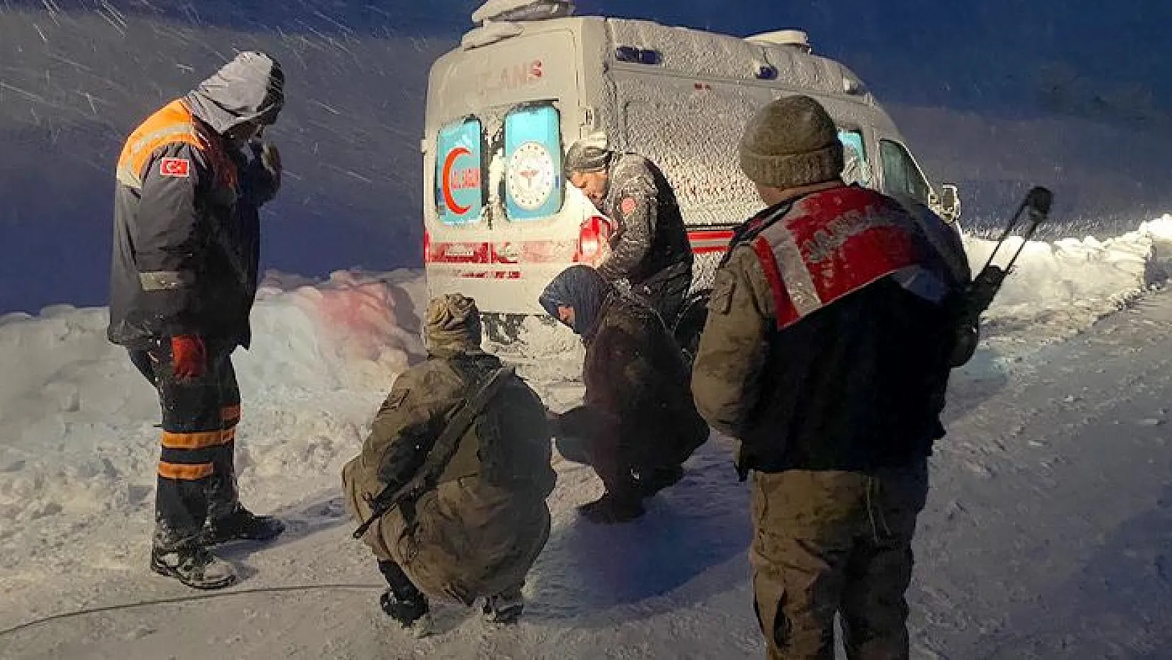 Mahsur kalan 31 vatandaşa jandarma koştu