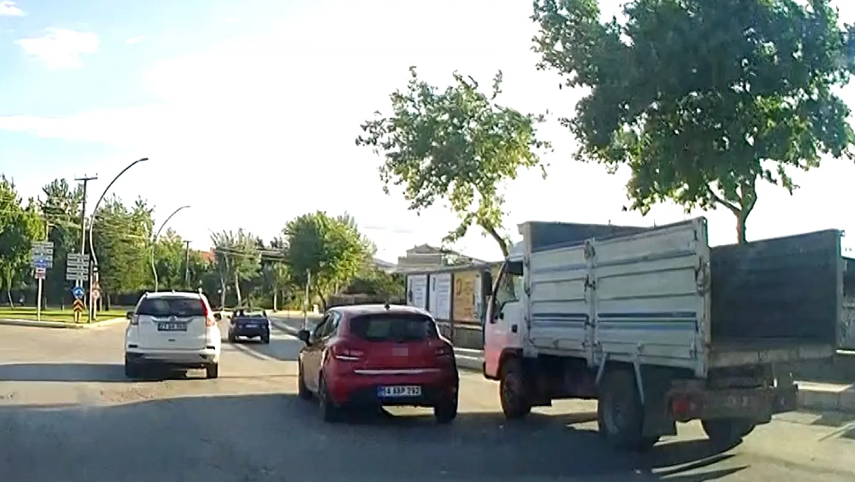 Makas atan sürücü kameralara yansıdı