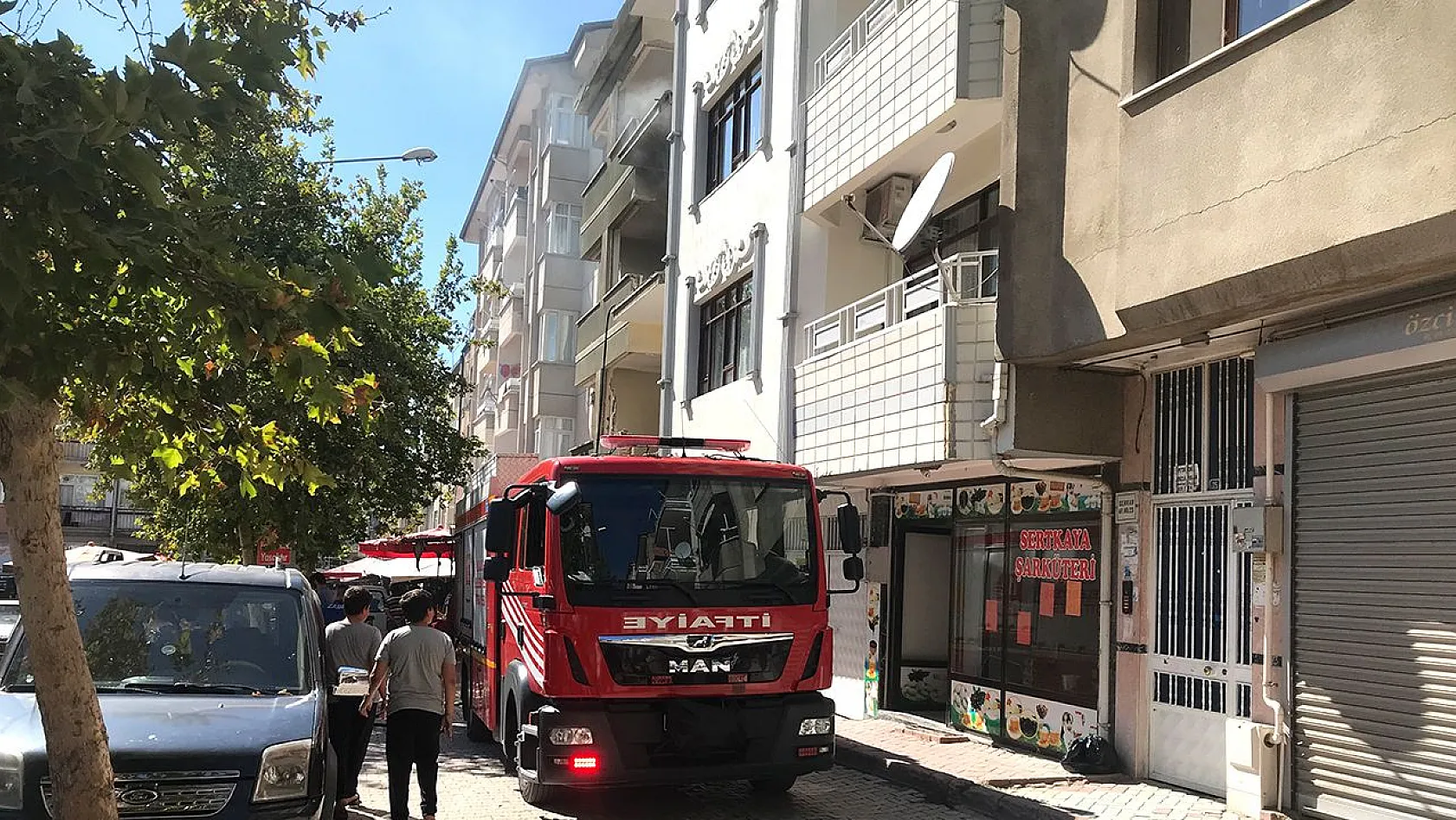 Metruk binada yangın