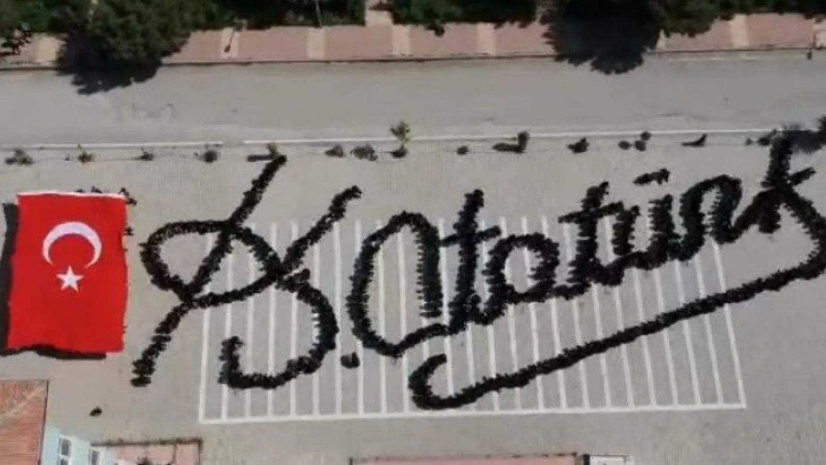 Öğrencilerden 'Atatürk imzası'