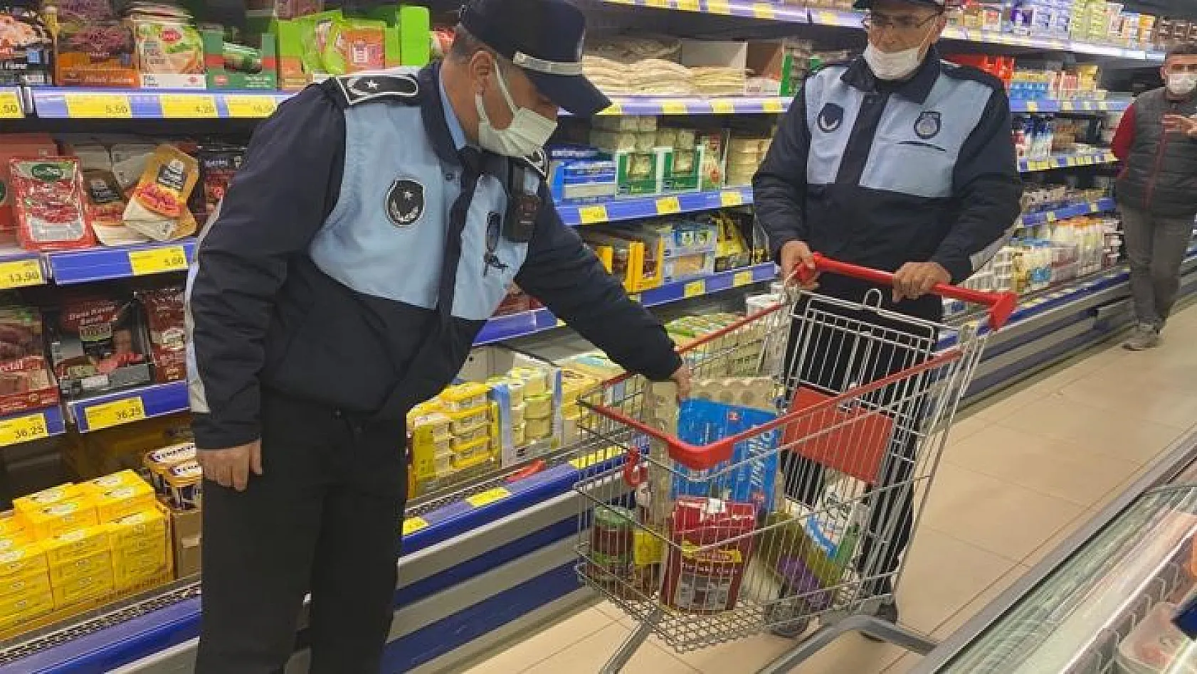 Önce alışveriş yaptılar, sonra denetlediler