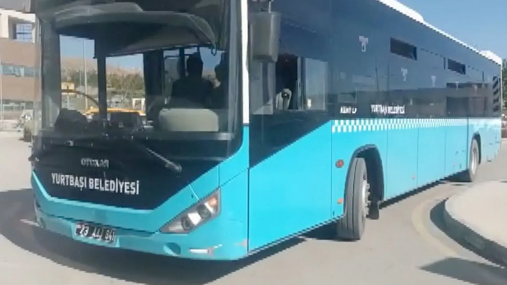 Otobüste fenalaşan yolcu, hastaneye yetiştirildi