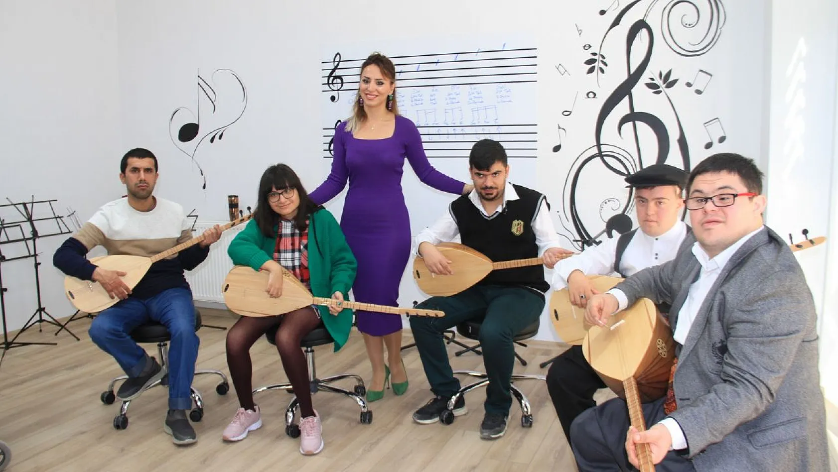 Özel bireyler, engellerini müzikle aşıyor