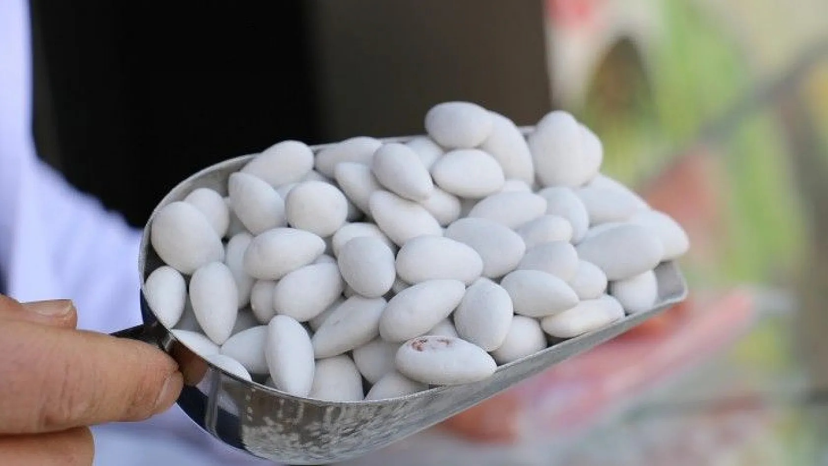 Ramazan geldi, badem şekerine ilgi arttı