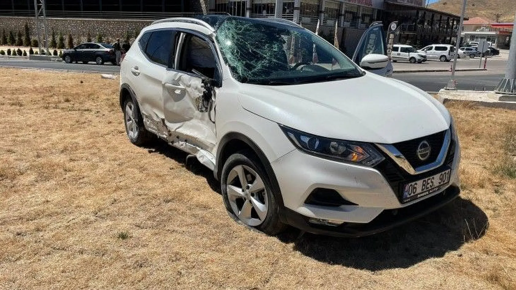 Tır ile otomobilin çarpışma anı kamerada