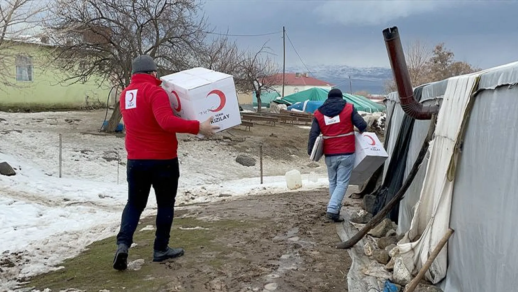 Türk Kızılay köylere ve göçerlere yardım ulaştırıyor