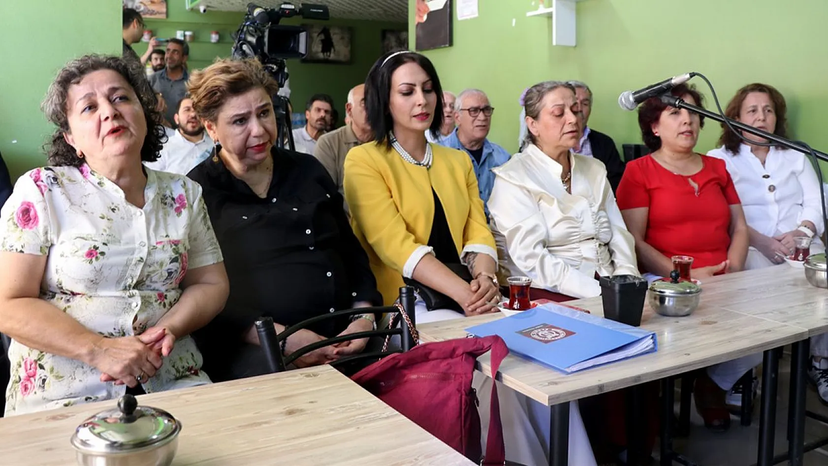 Türk Sanat Müziği korosu çay ocağında konser verdi