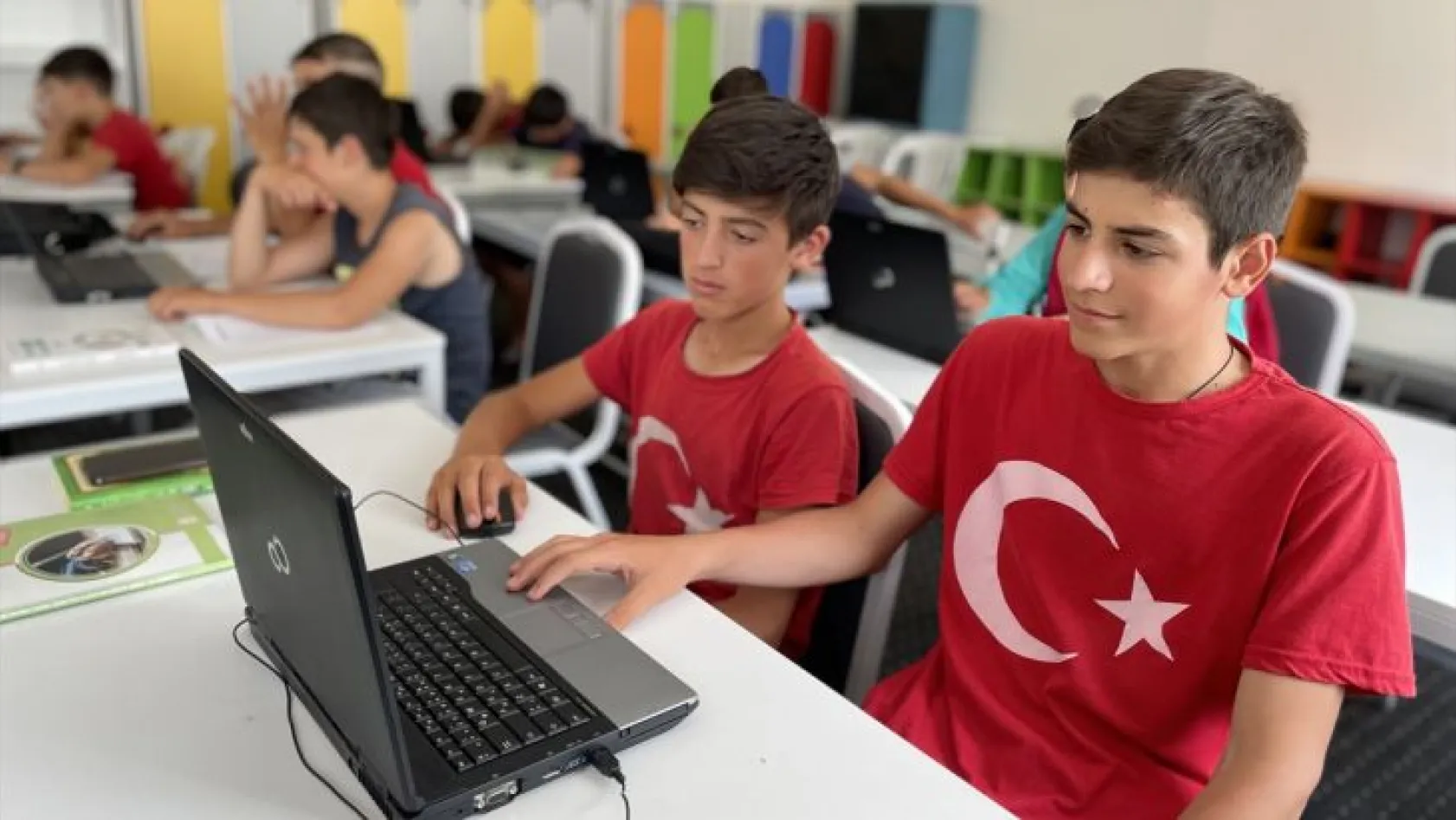 Türkiye'de eğitim görmekten mutlular