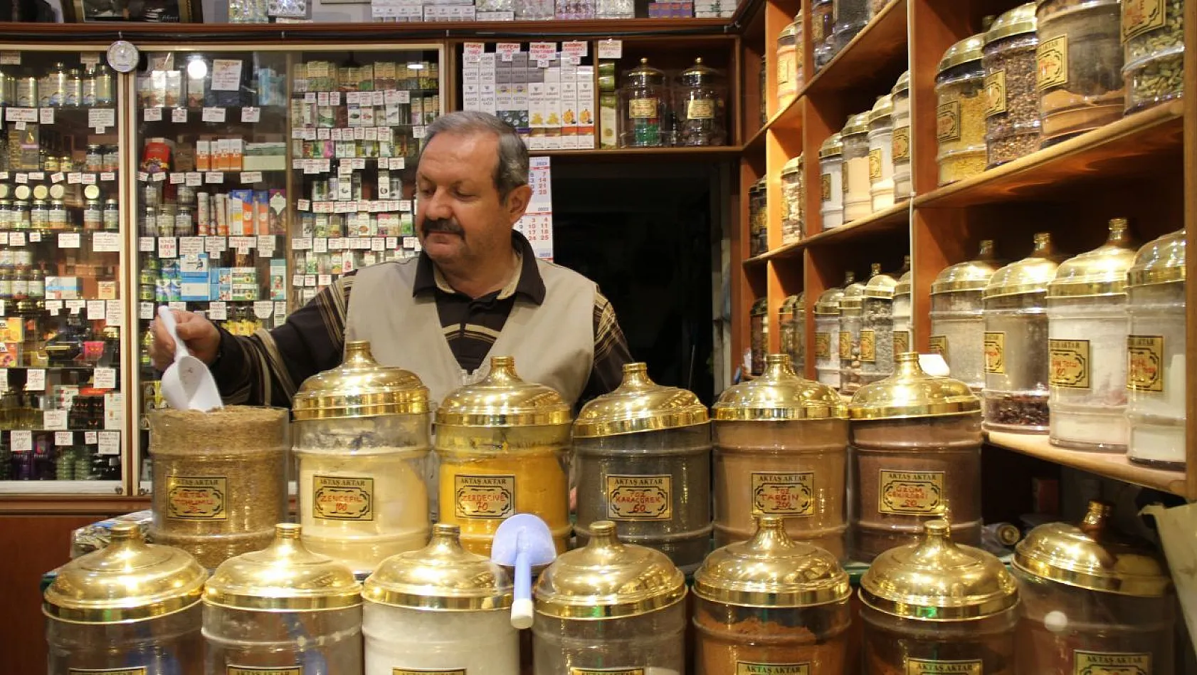 Üç kuşaktır Elazığ'a şifa dağıtıyor