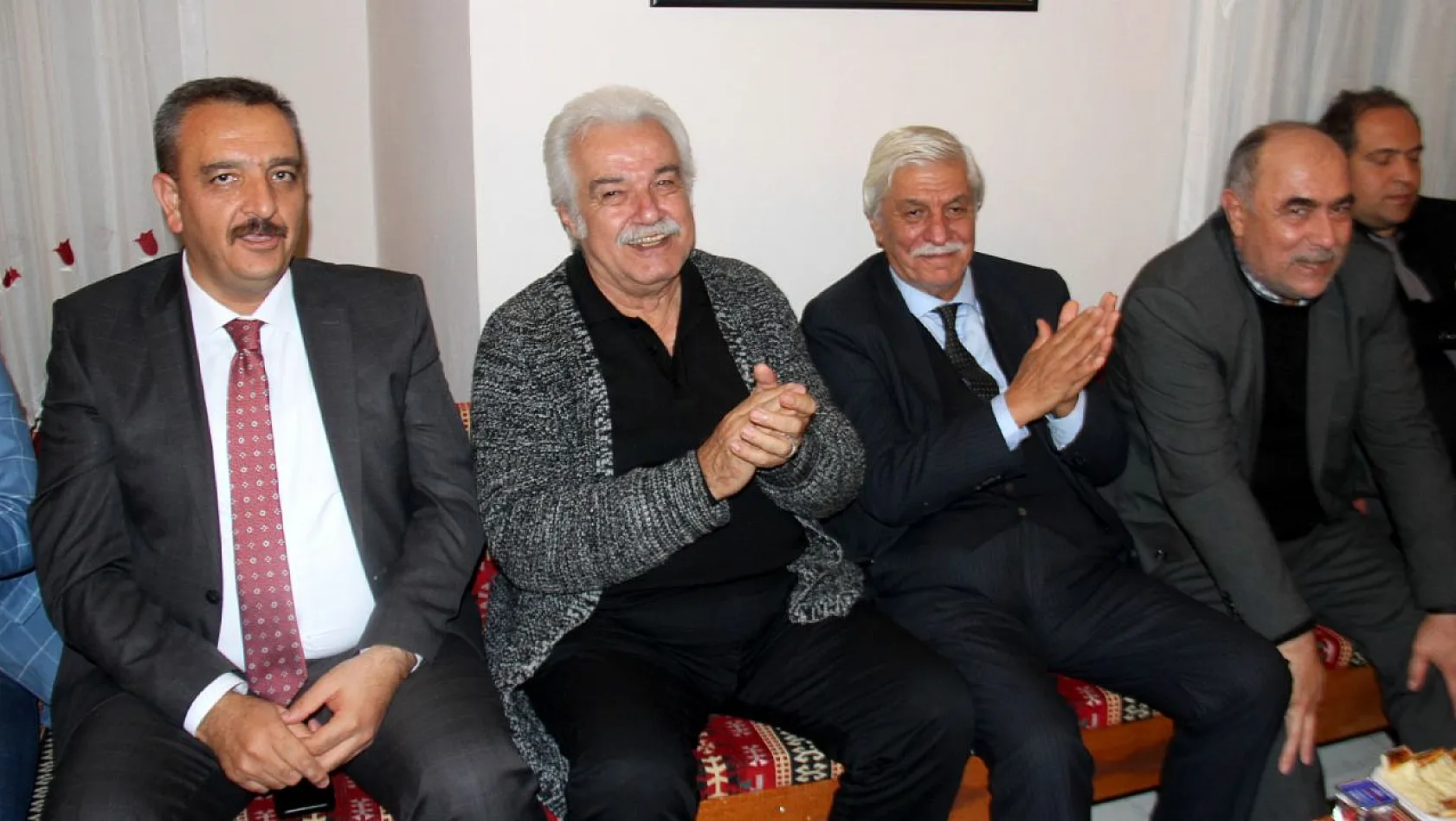 Usta sanatçı, Elazığ kürsübaşı etkinliğinde doyasıya eğlendi