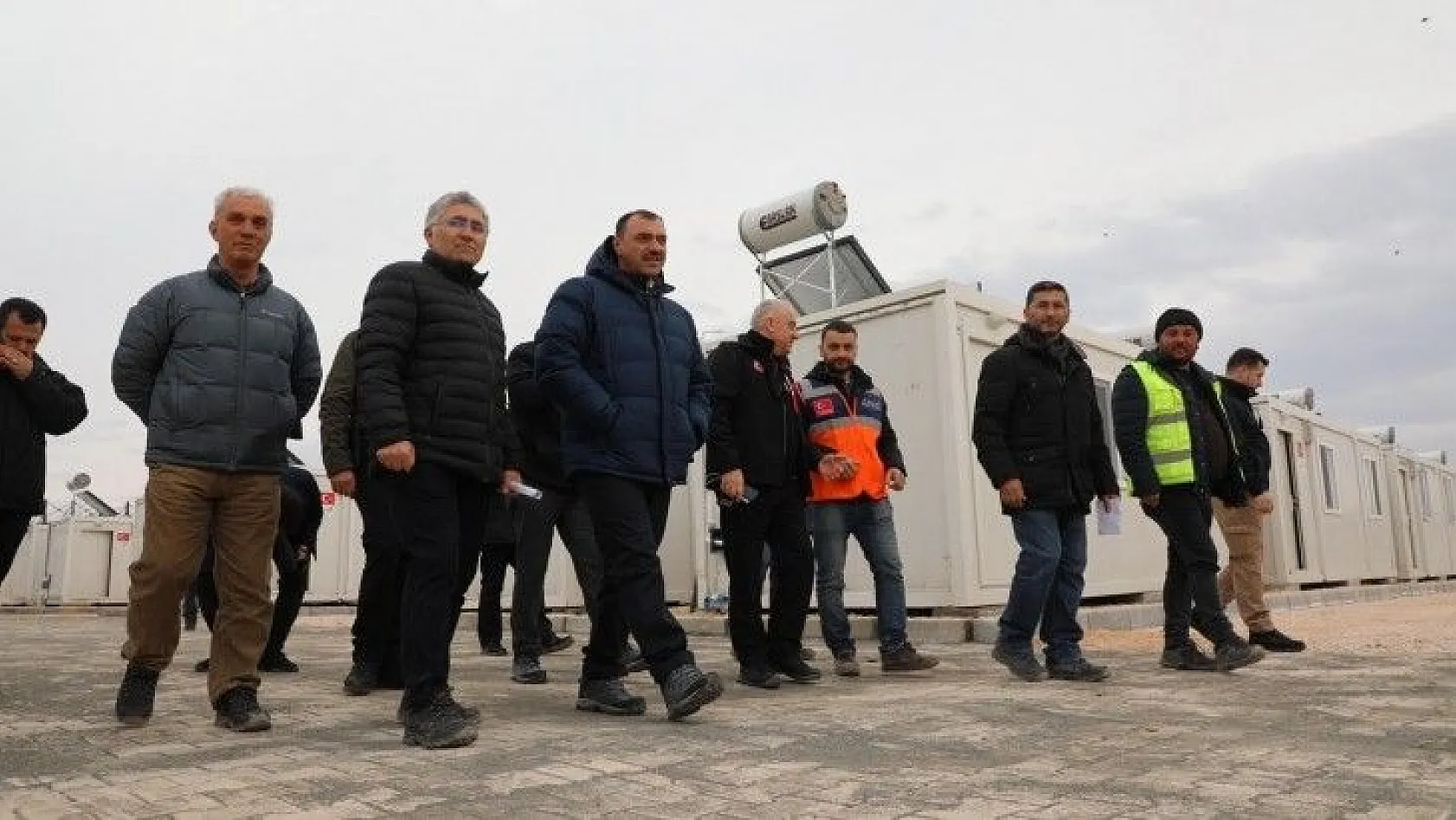 Vali Kaldırım, konteyner kentleri inceledi