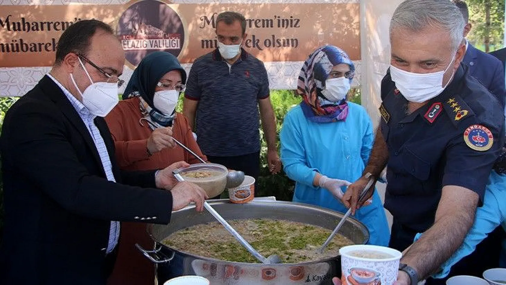 Vali Yırık, aşure ikramında bulundu