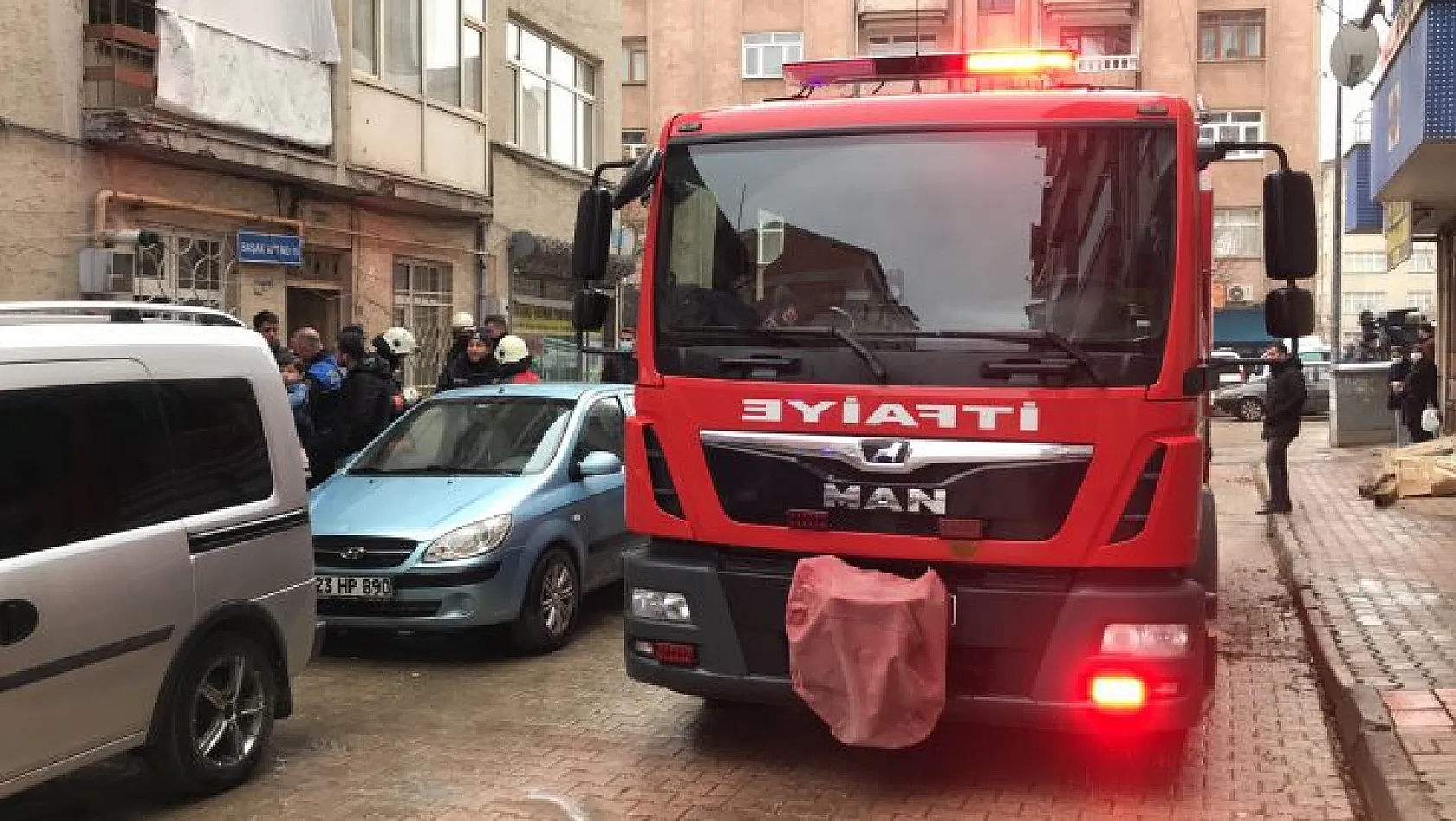 Yeni Mahalle'de ev yangını