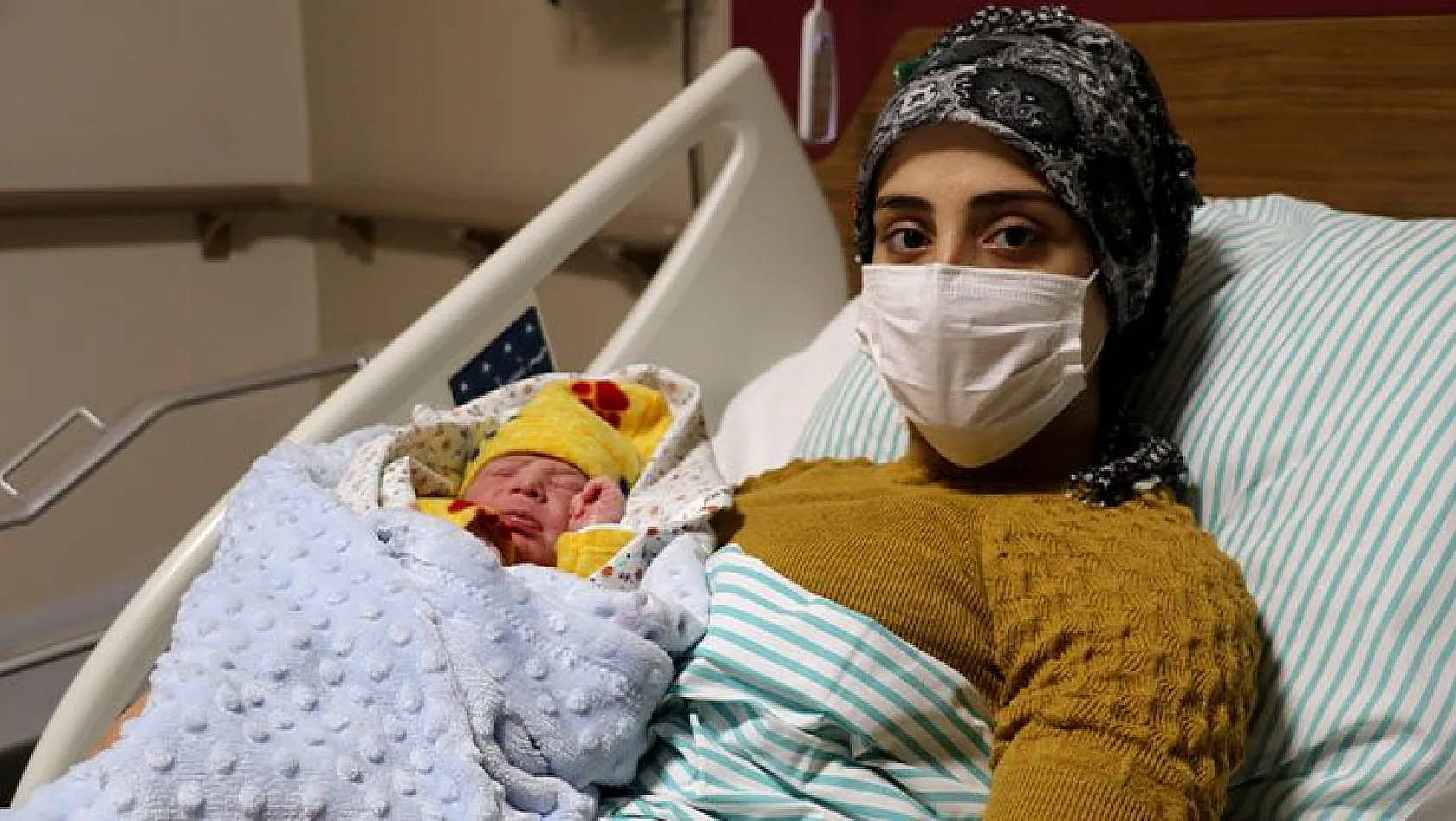 Yeni yılın ilk bebekleri dünyaya geldi