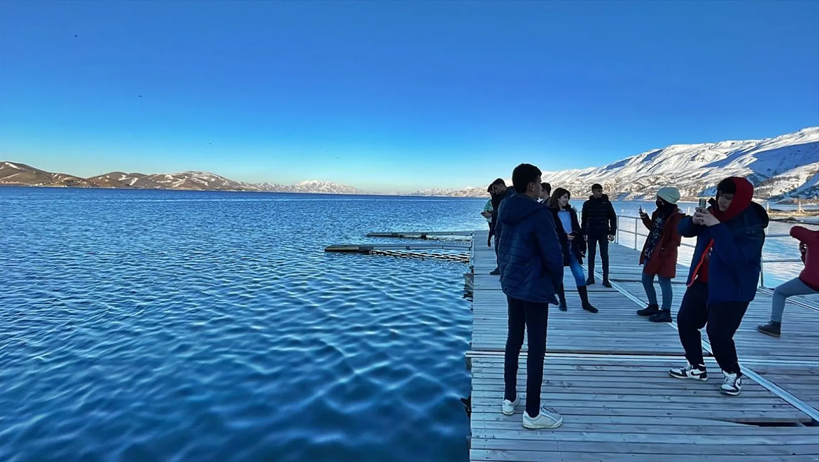 Doğal güzelliğiyle Elazığ Hazar Gölü