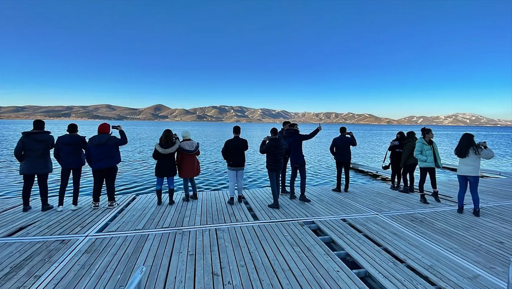 Doğal güzelliğiyle Elazığ Hazar Gölü