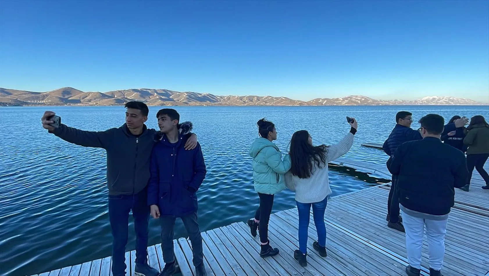 Doğal güzelliğiyle Elazığ Hazar Gölü