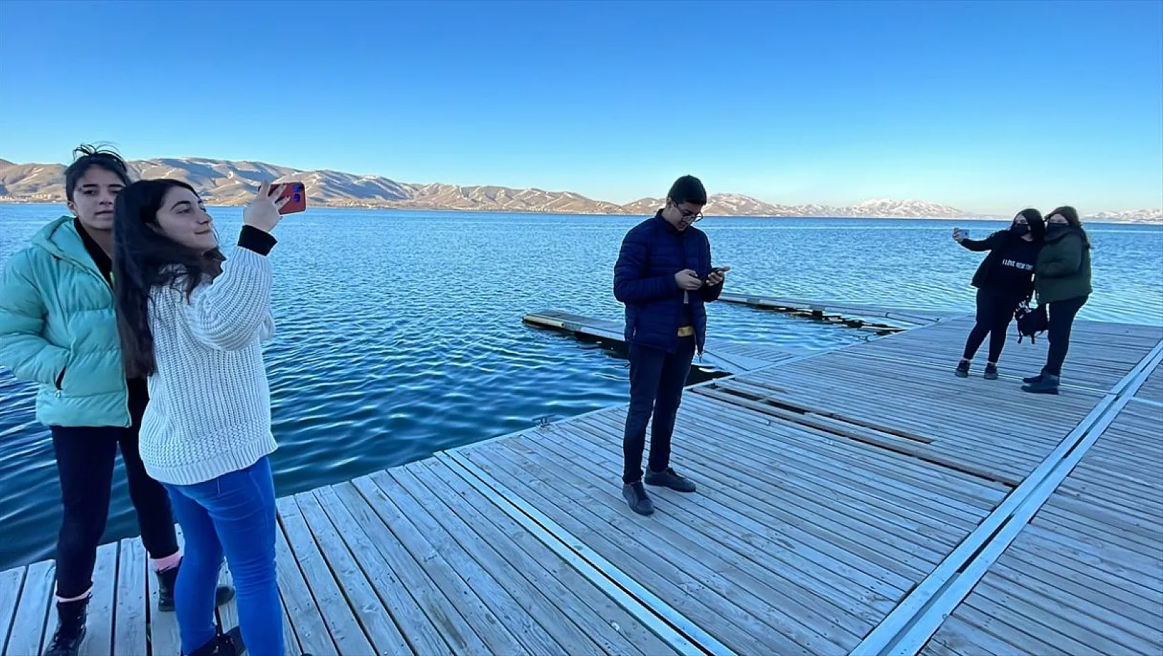 Doğal güzelliğiyle Elazığ Hazar Gölü