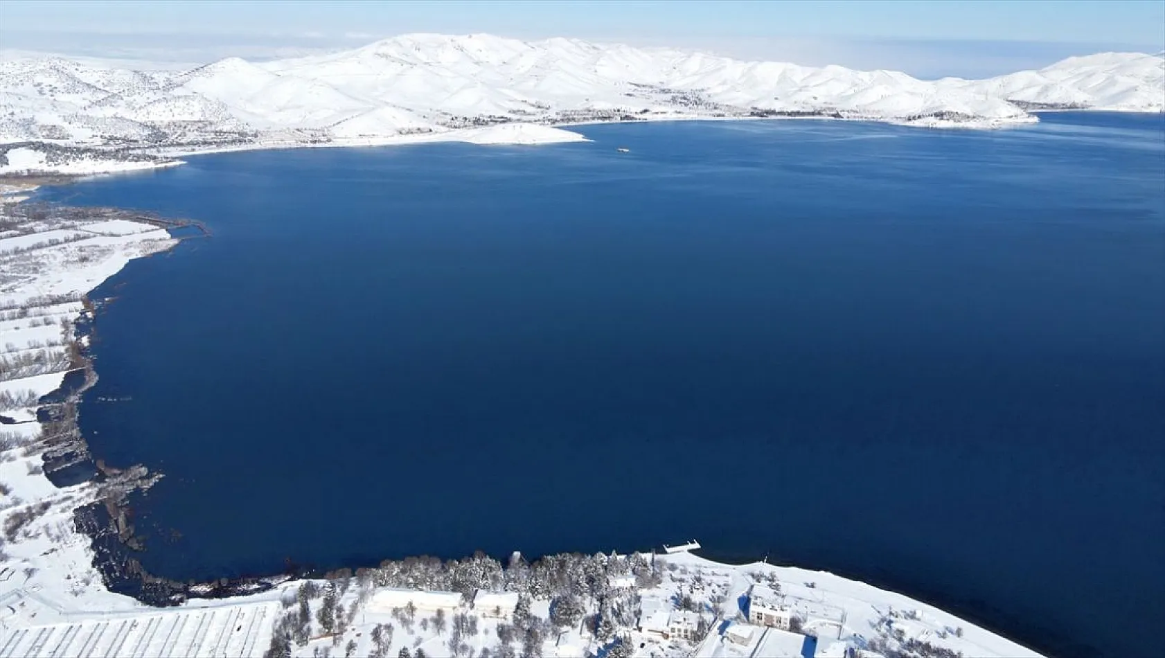 Doğal güzelliğiyle Elazığ Hazar Gölü