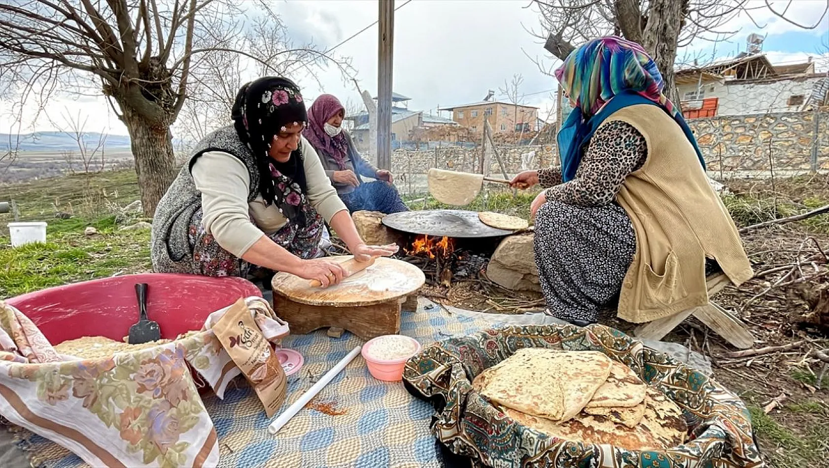 'Sac ekmeği' köy sofralarına lezzet katıyor